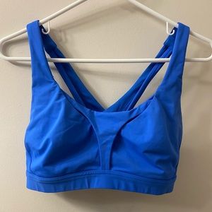 Lululemon sports bra w/ cellphone holder in front